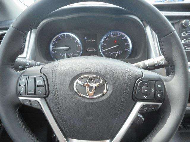 2017 Toyota Highlander AWD XLE 4dr SUV